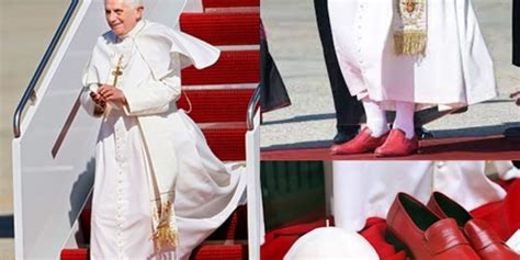 ratzinger scarpe rosse prada|SCARPE ROSSE E IL GUARDAROBA DI PAPA BENEDETTO XVI.